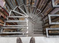 Reverse spiral staircase